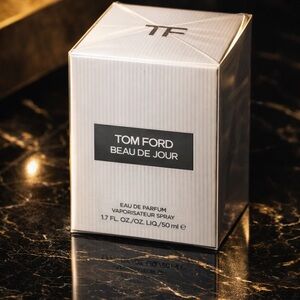 Tom Ford Beau De Jour Eau de Parfum - Classic White and Gray